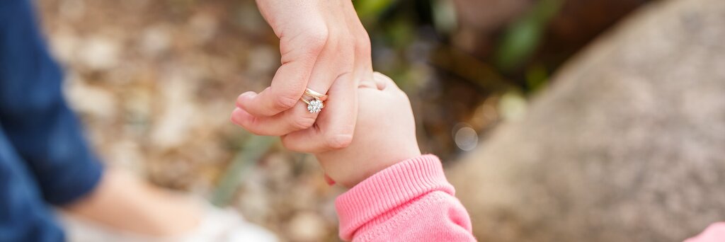 beautiful-mother-with-daughter